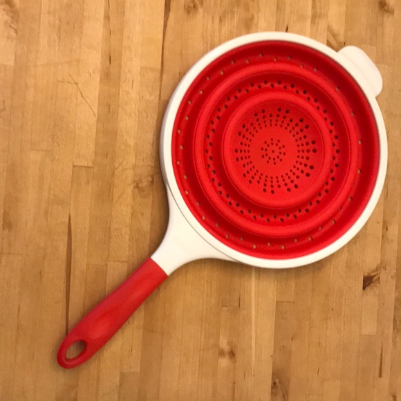 Dexas Silicone pop and store colander, pan & tray - Picture 5 of 8